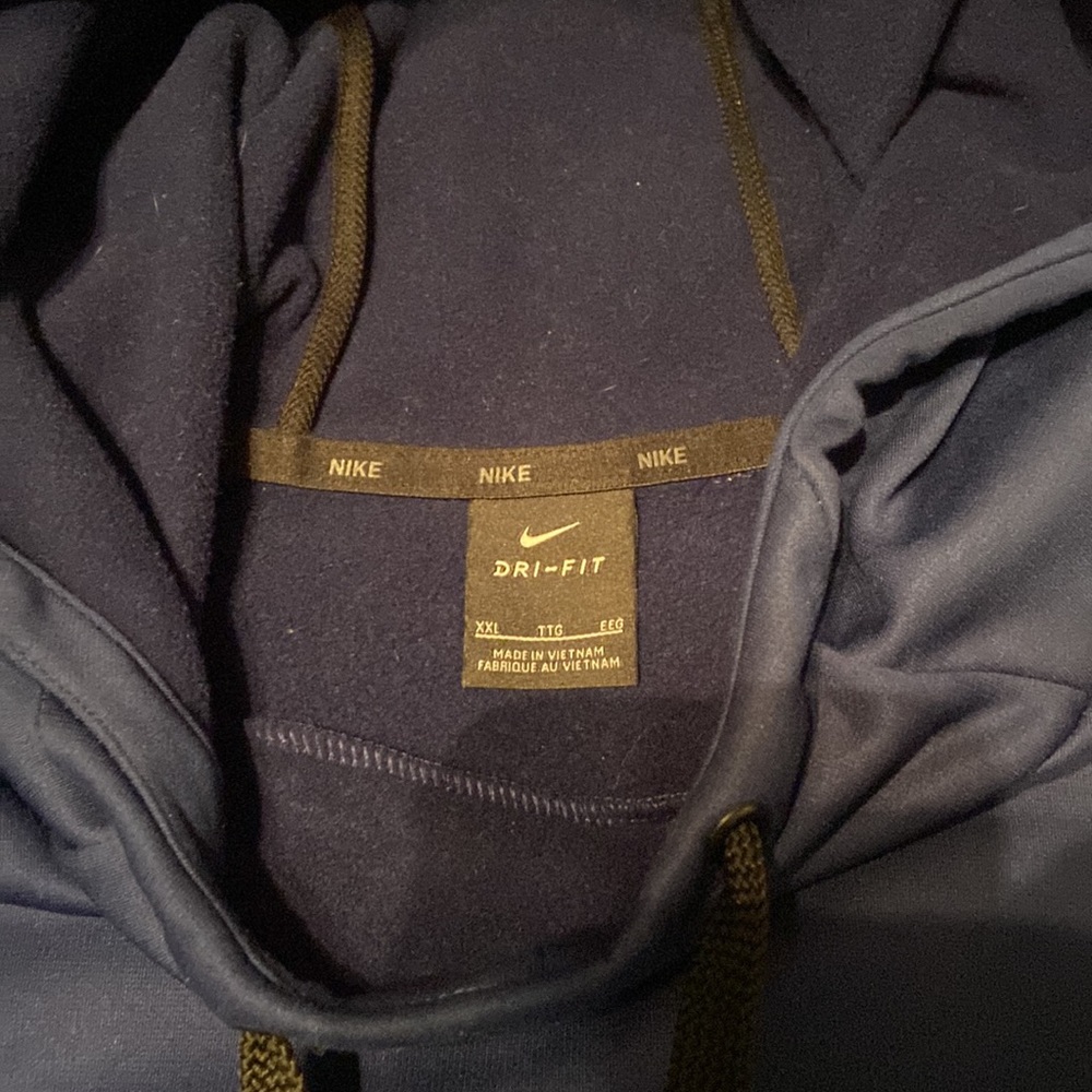 Nike - Picture 3 of 4